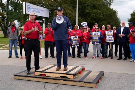 Biden spent weeks of auto strike talks building ties to UAW leader that have yet to fully pay off